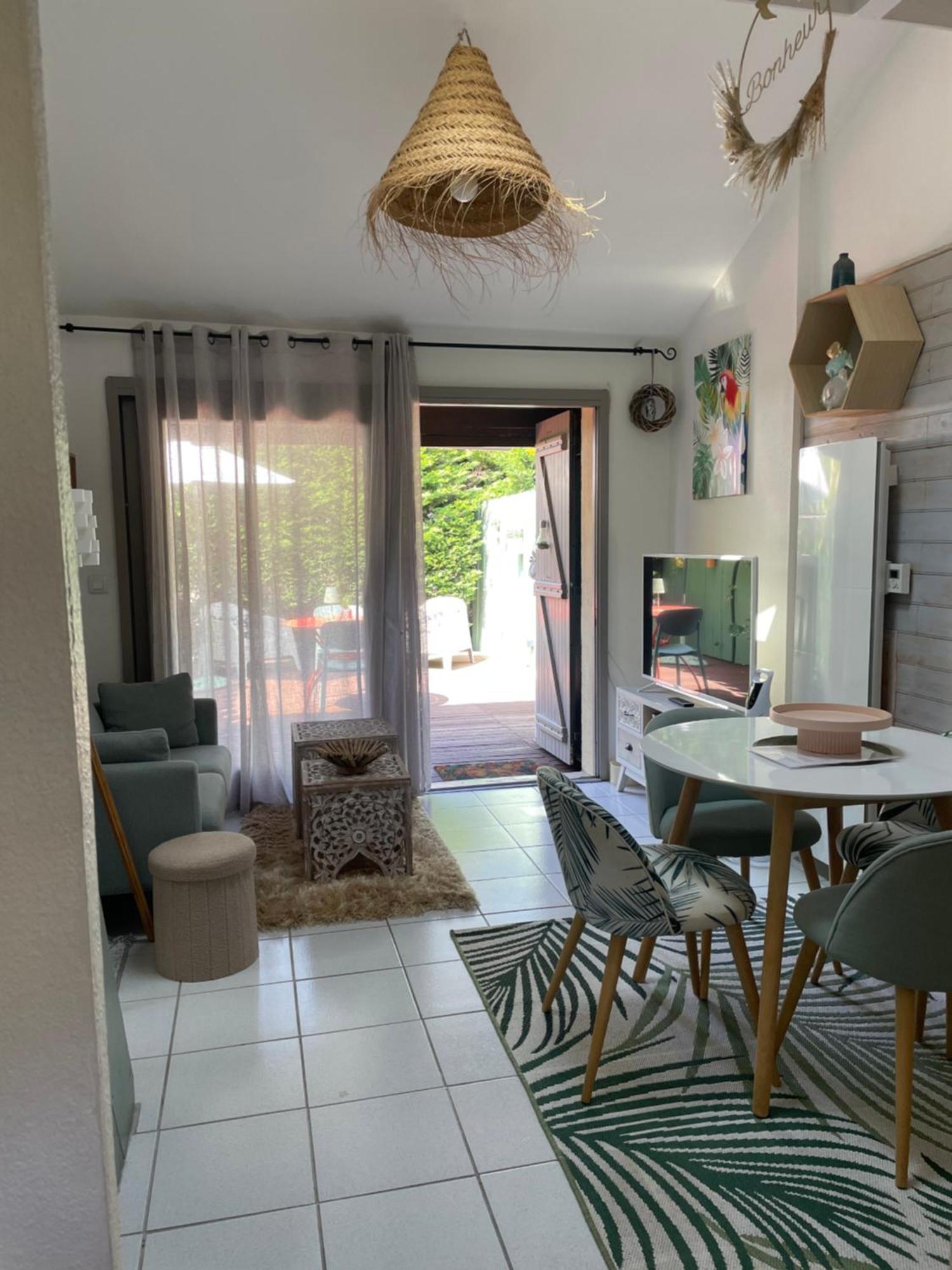 Jolie Maison Au Golf Lacanau Kültér fotó